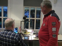 8 Dre demonstreert aan Rein.